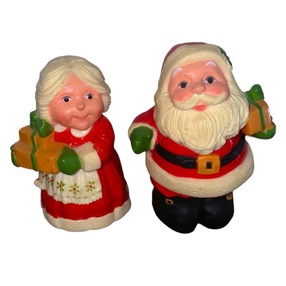 VTG HALLMARK Mr & Mrs SANTA CLAUS Plastic Salt and Pepper Shakers Christmas 70's - Picture 6 of 13